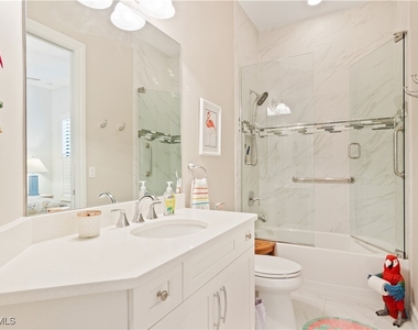 6604 Roma Way - Photo Thumbnail 10