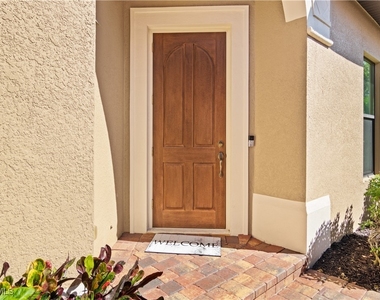 6604 Roma Way - Photo Thumbnail 2