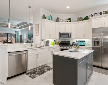 6604 Roma Way - Photo Thumbnail 4