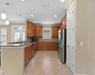 8321 Lucello Terrace N - Photo Thumbnail 7