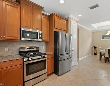 8321 Lucello Terrace N - Photo Thumbnail 10