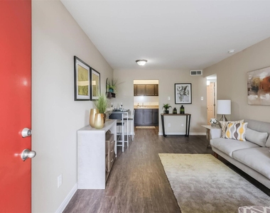 5900 N Braeswood Blvd - Photo Thumbnail 3