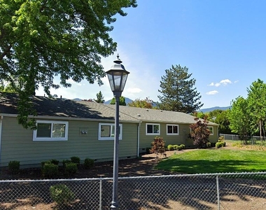 233 Eva Wy - Photo Thumbnail 5