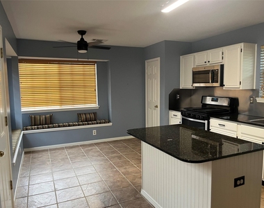 11302 Meadowchase Drive - Photo Thumbnail 17