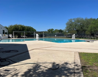 11302 Meadowchase Drive - Photo Thumbnail 15