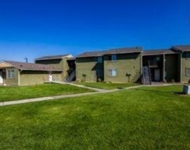 405 Sw 11th St - Photo Thumbnail 1