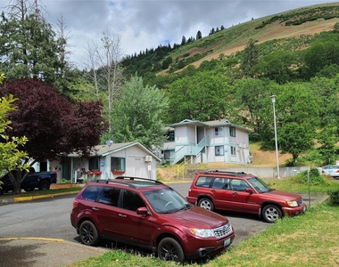 200 Rhine Village Drive - Photo Thumbnail 5