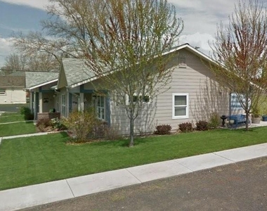 425 East Currant Street - Photo Thumbnail 5