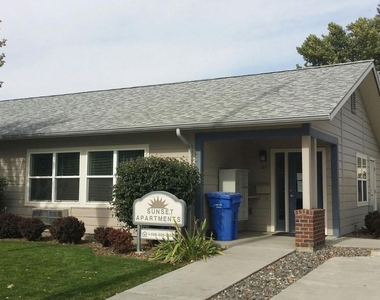 425 East Currant Street - Photo Thumbnail 4