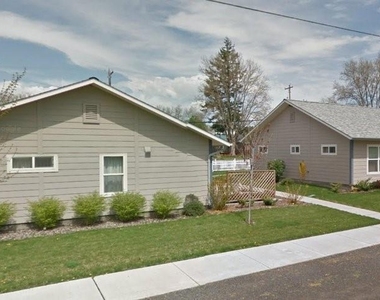 425 East Currant Street - Photo Thumbnail 1