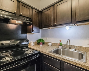5900 N Braeswood Blvd - Photo Thumbnail 10