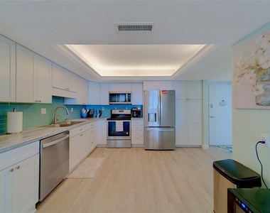 17920 Gulf Boulevard - Photo Thumbnail 3