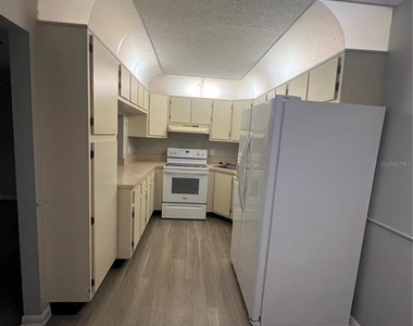1512 S Pine Ridge Circle - Photo Thumbnail 5
