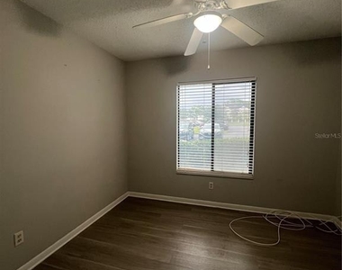 1512 S Pine Ridge Circle - Photo Thumbnail 7