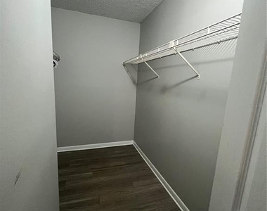 1512 S Pine Ridge Circle - Photo Thumbnail 9