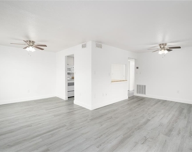 22291 Westchester Boulevard - Photo Thumbnail 2