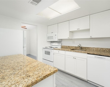 22291 Westchester Boulevard - Photo Thumbnail 10