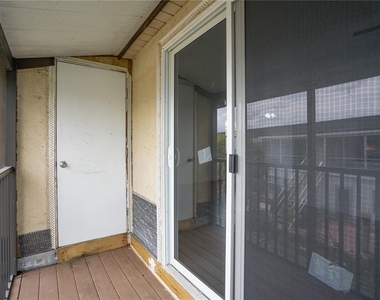 22291 Westchester Boulevard - Photo Thumbnail 3
