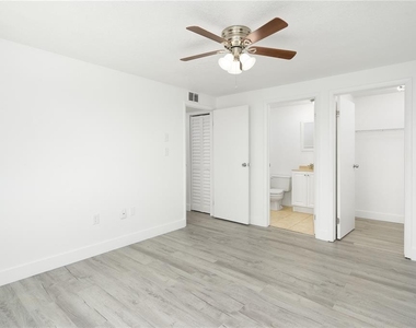 22291 Westchester Boulevard - Photo Thumbnail 16