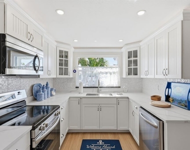 573 Spanish Drive N - Photo Thumbnail 4