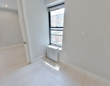 Stanton Street - Photo Thumbnail 2