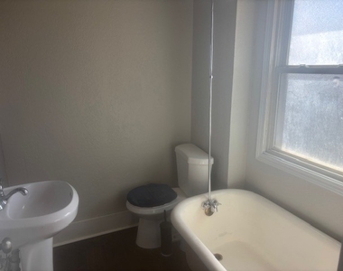 855 Vankirk St - Photo Thumbnail 6