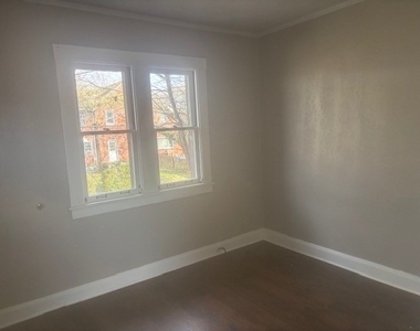 855 Vankirk St - Photo Thumbnail 7