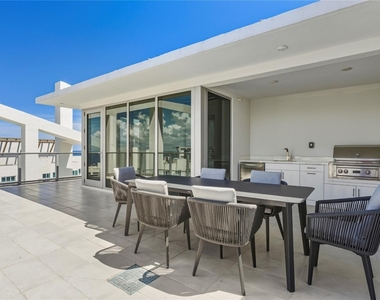 3100 N Ocean Drive - Photo Thumbnail 21