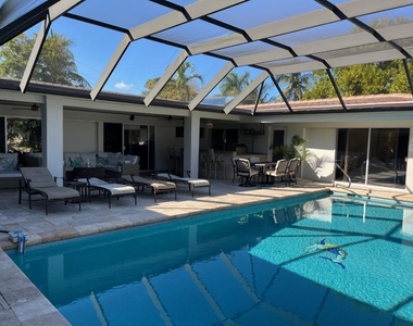 556 Se 15th Avenue - Photo Thumbnail 4