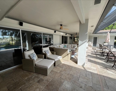 556 Se 15th Avenue - Photo Thumbnail 11