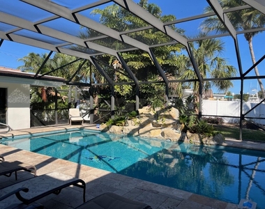 556 Se 15th Avenue - Photo Thumbnail 5