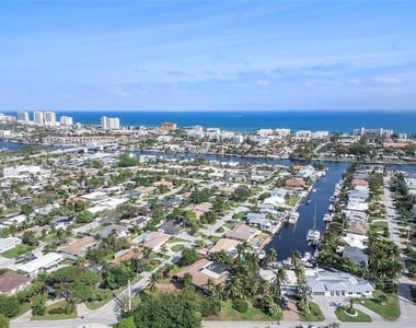 556 Se 15th Avenue - Photo Thumbnail 1