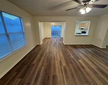 10137 Chapel Glen - Photo Thumbnail 4