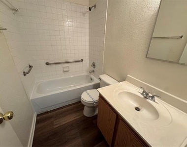 10137 Chapel Glen - Photo Thumbnail 19