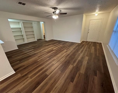 10137 Chapel Glen - Photo Thumbnail 2