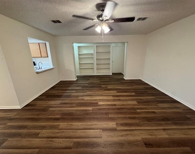 10137 Chapel Glen - Photo Thumbnail 5