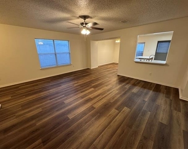 10137 Chapel Glen - Photo Thumbnail 6