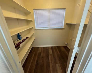 10137 Chapel Glen - Photo Thumbnail 13