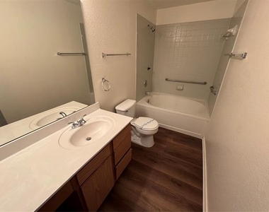 10137 Chapel Glen - Photo Thumbnail 16