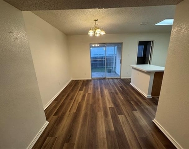 10137 Chapel Glen - Photo Thumbnail 7