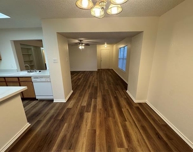 10137 Chapel Glen - Photo Thumbnail 11