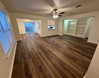 10137 Chapel Glen - Photo Thumbnail 3