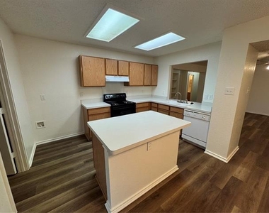 10137 Chapel Glen - Photo Thumbnail 10