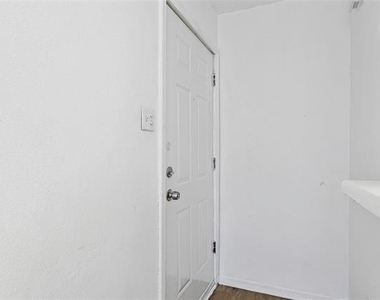 9839 Walnut Street - Photo Thumbnail 5