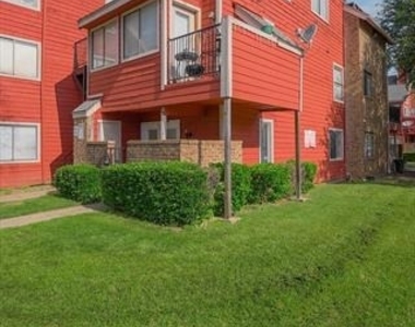 9825 N Walnut Street - Photo Thumbnail 1