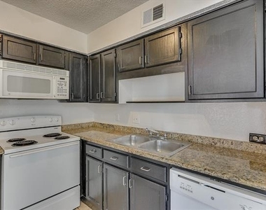 9825 N Walnut Street - Photo Thumbnail 13
