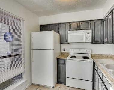 9825 N Walnut Street - Photo Thumbnail 14