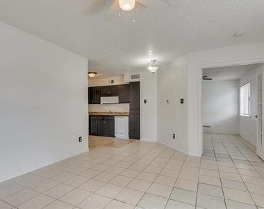 9825 N Walnut Street - Photo Thumbnail 10