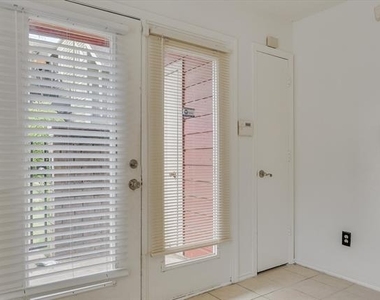 9825 N Walnut Street - Photo Thumbnail 8