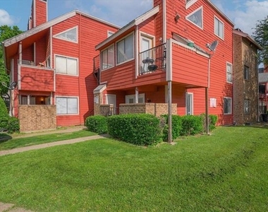 9825 N Walnut Street - Photo Thumbnail 2
